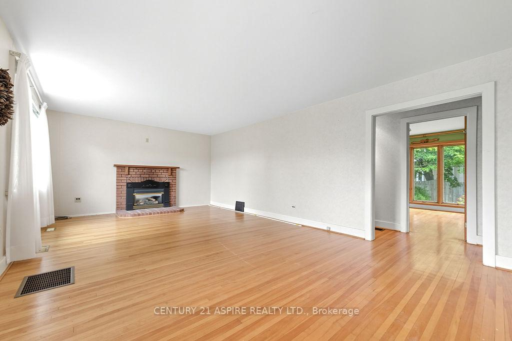 Photo 19 of 214 Munroe Avenue E, Renfrew — HOMEH