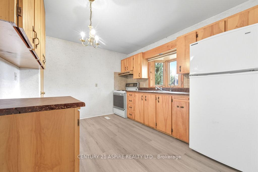 Photo 20 of 214 Munroe Avenue E, Renfrew — HOMEH