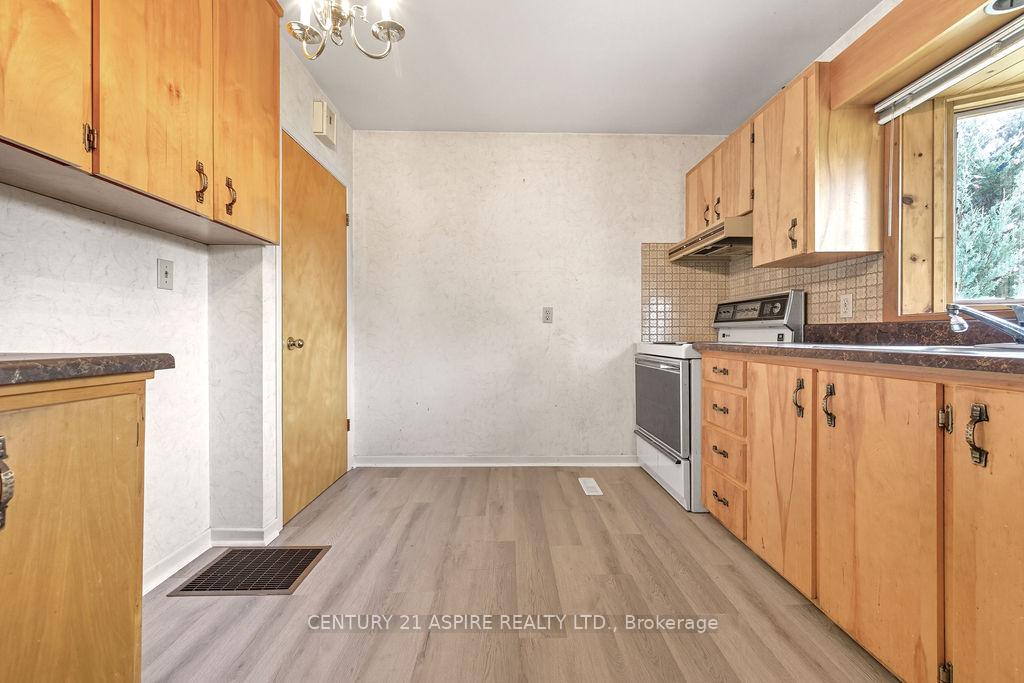 Photo 21 of 214 Munroe Avenue E, Renfrew — HOMEH