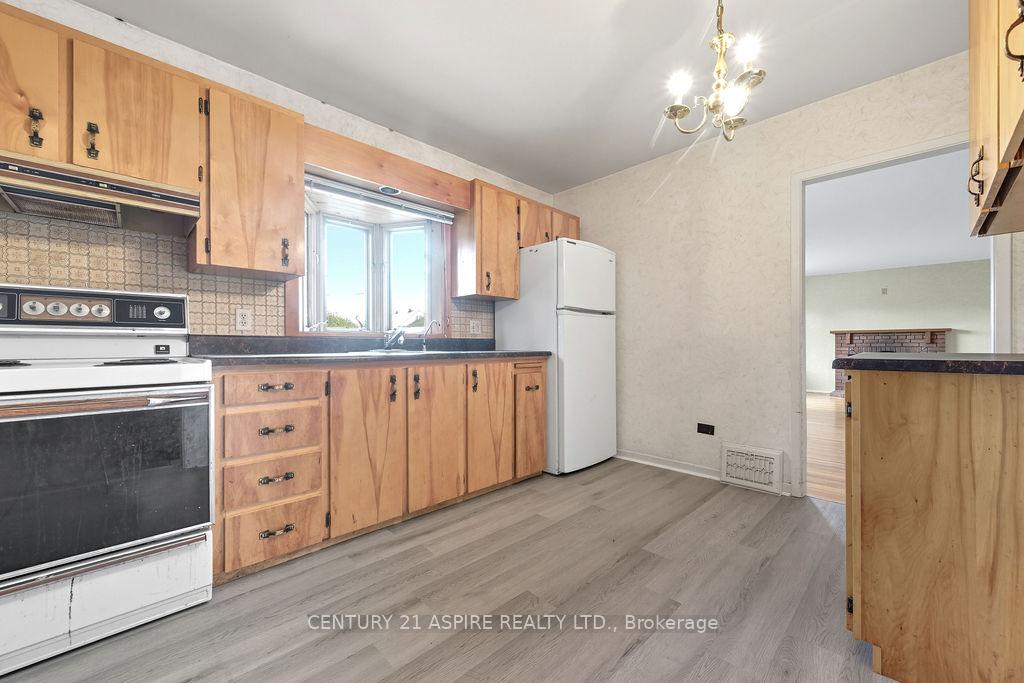 Photo 22 of 214 Munroe Avenue E, Renfrew — HOMEH