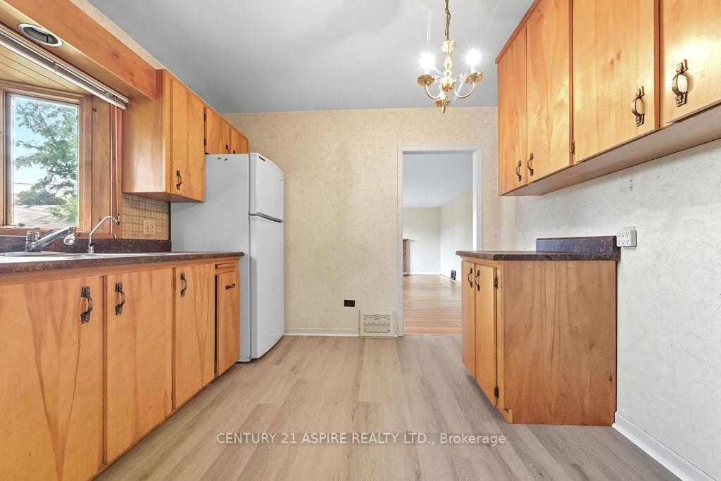 Photo 23 of 214 Munroe Avenue E, Renfrew — HOMEH