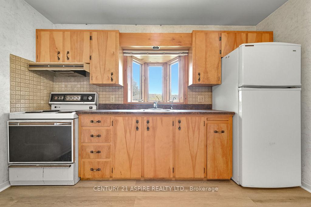 Photo 24 of 214 Munroe Avenue E, Renfrew — HOMEH