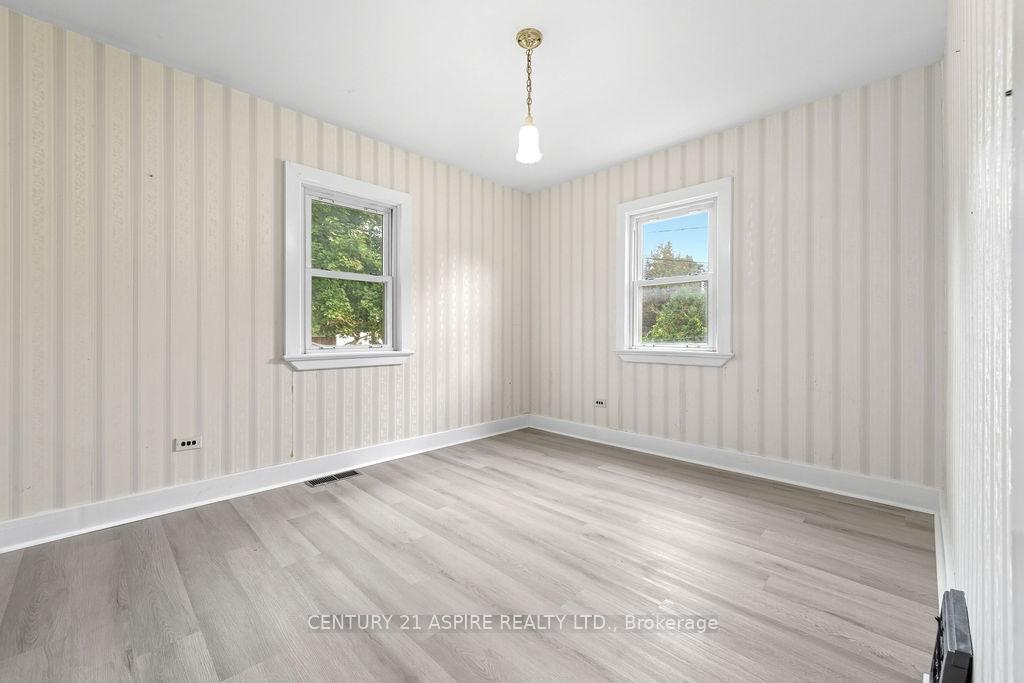 Photo 29 of 214 Munroe Avenue E, Renfrew — HOMEH