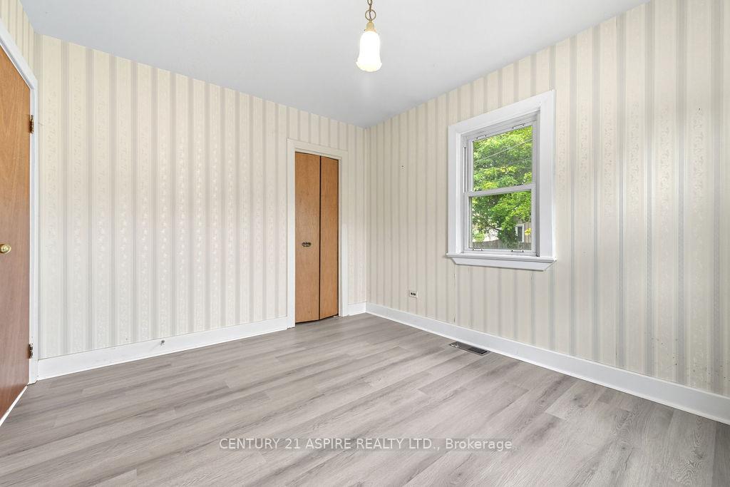 Photo 30 of 214 Munroe Avenue E, Renfrew — HOMEH
