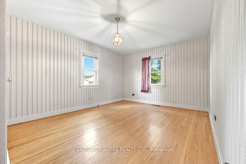 Photo 32 of 214 Munroe Avenue E, Renfrew — HOMEH