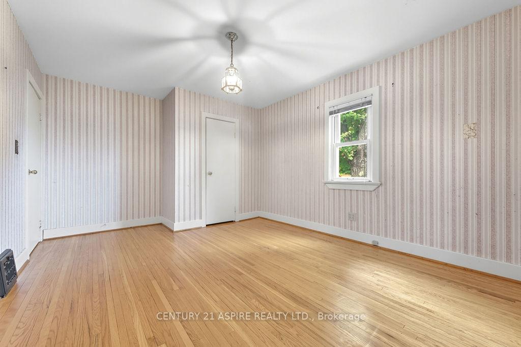 Photo 33 of 214 Munroe Avenue E, Renfrew — HOMEH