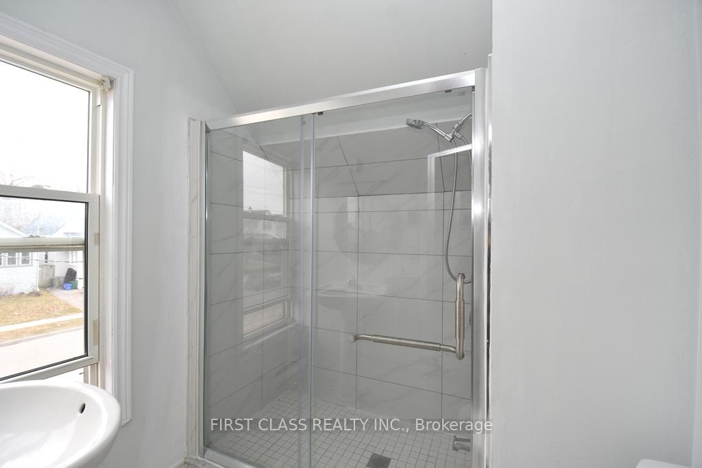 Photo 6 of Unit 2, 237 Nassau Street, Oshawa, Vanier — HOMEH