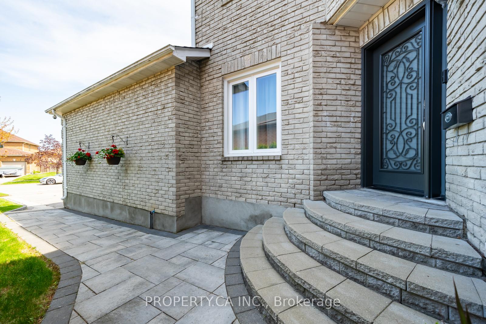 Photo 2 of 738 Aspen Road, Pickering, Amberlea — HOMEH