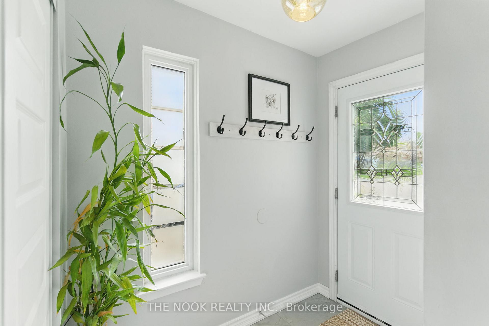 Photo 3 of 702 Hillcroft Street, Oshawa, Eastdale — HOMEH