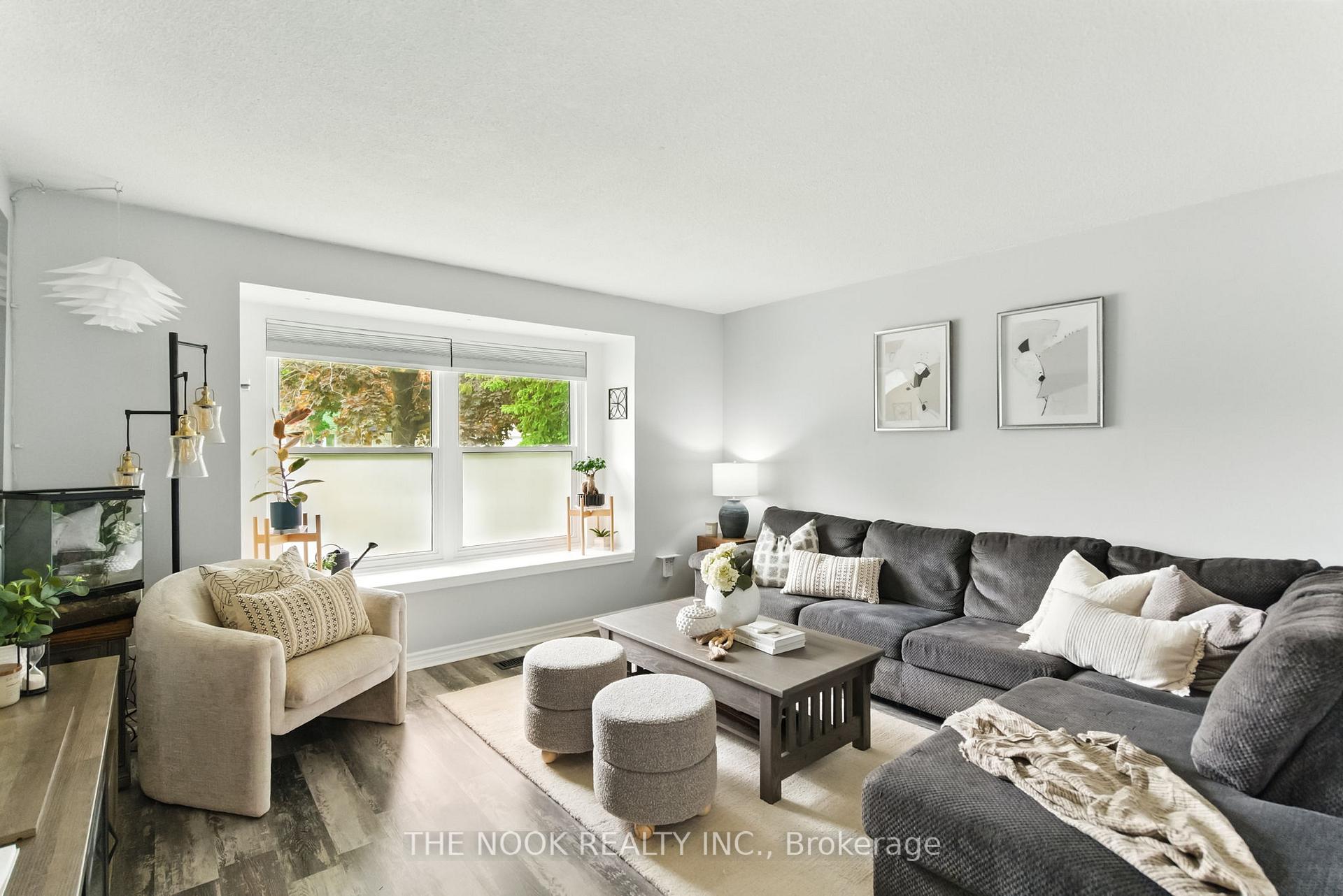 Photo 4 of 702 Hillcroft Street, Oshawa, Eastdale — HOMEH