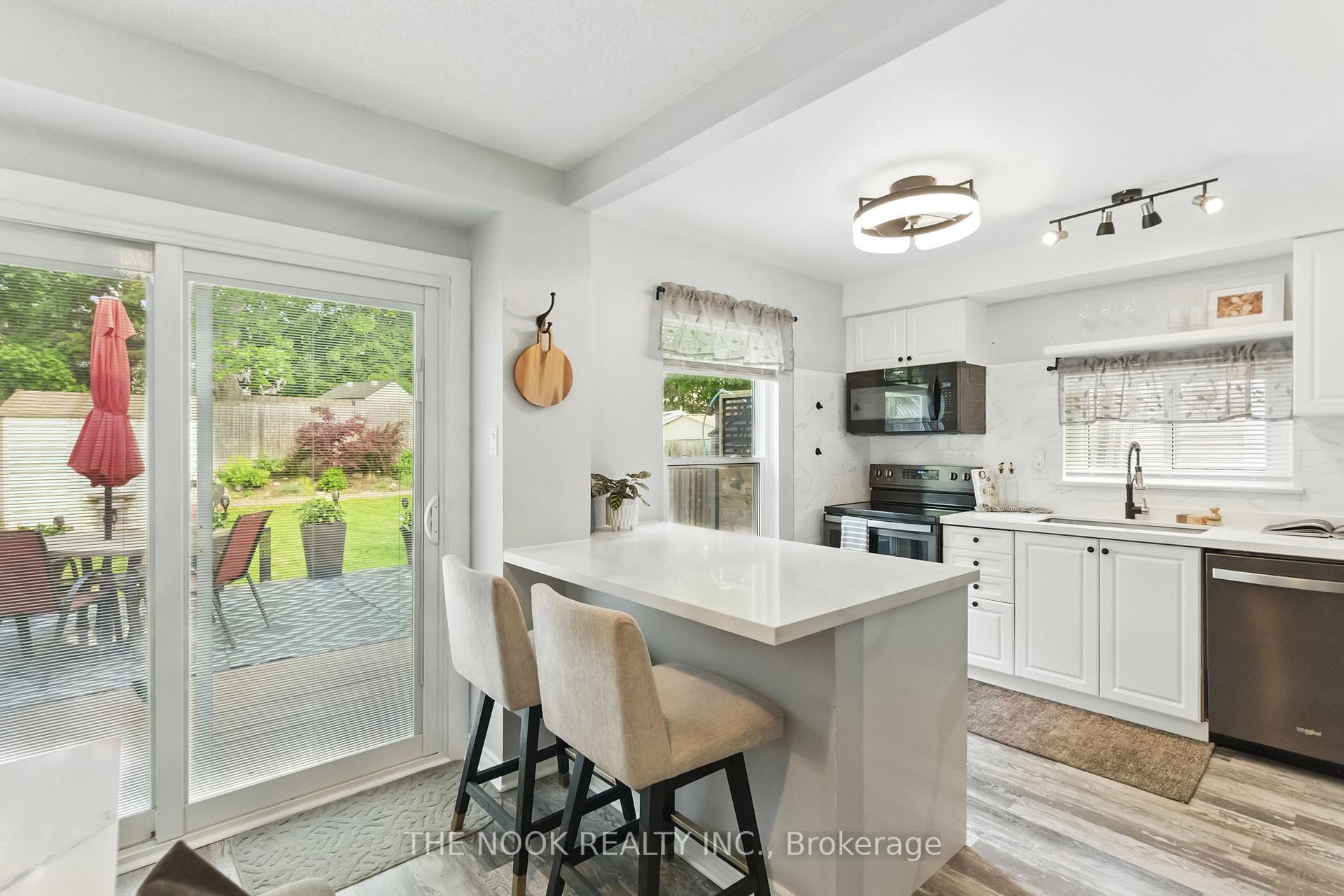 Photo 6 of 702 Hillcroft Street, Oshawa, Eastdale — HOMEH
