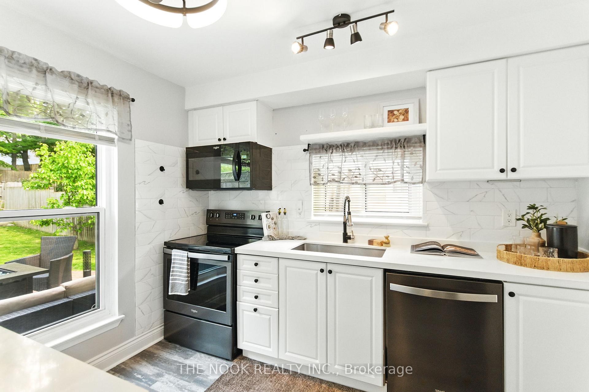 Photo 9 of 702 Hillcroft Street, Oshawa, Eastdale — HOMEH