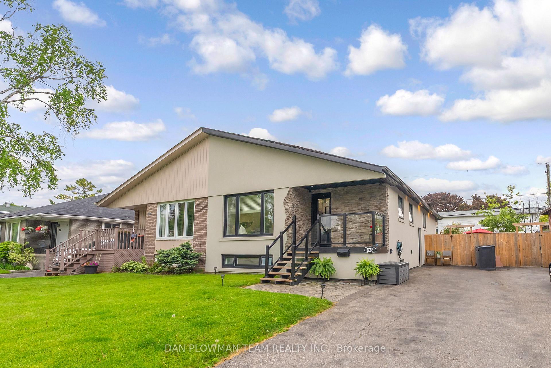 Photo 2 of 838 Krosno Boulevard, Pickering, Bay Ridges — HOMEH
