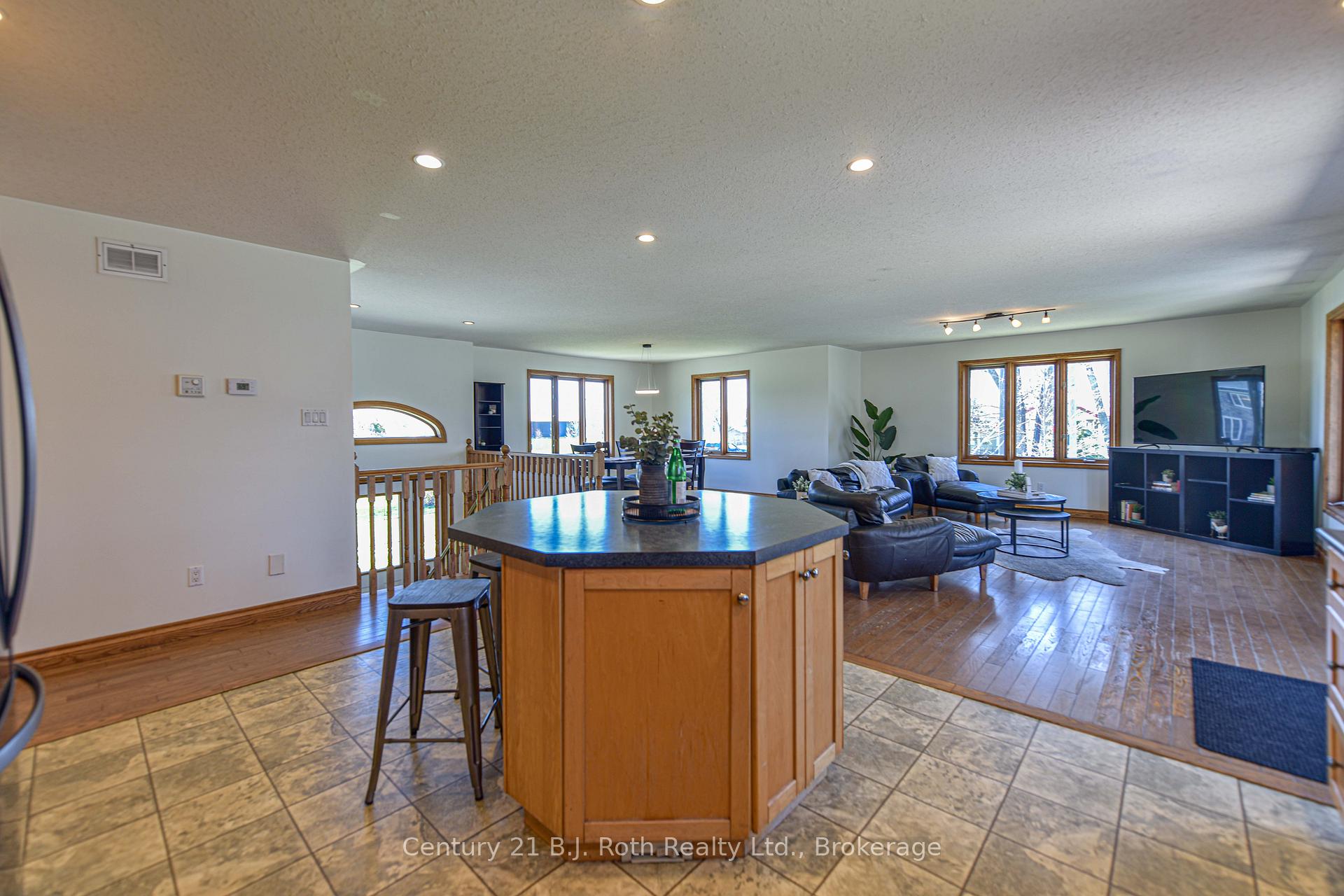 Photo 5 of 4086 Lawton Lane, Ramara, Atherley — HOMEH