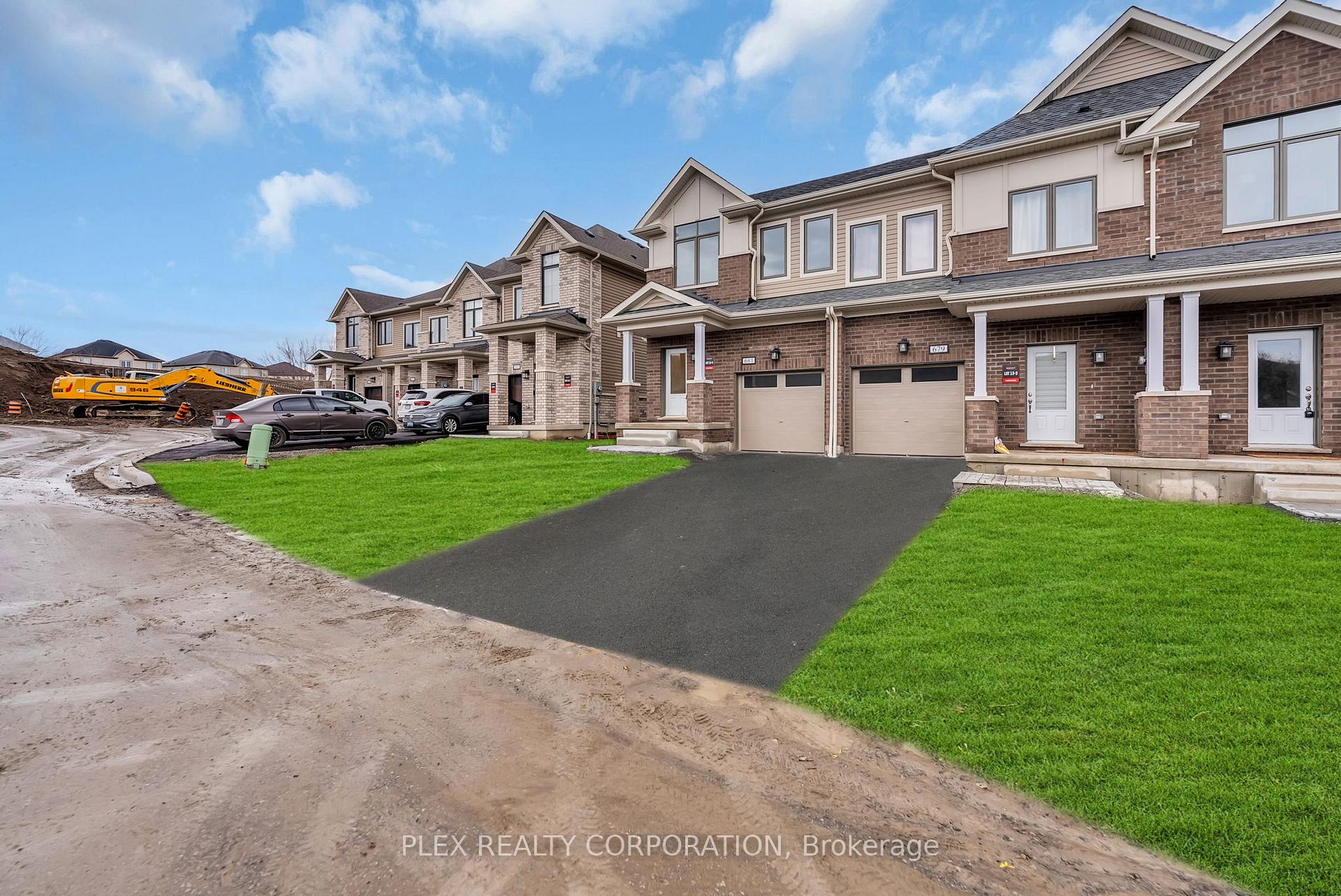 Photo 4 of 681 Ribstone Court, Oshawa, Pinecrest — HOMEH