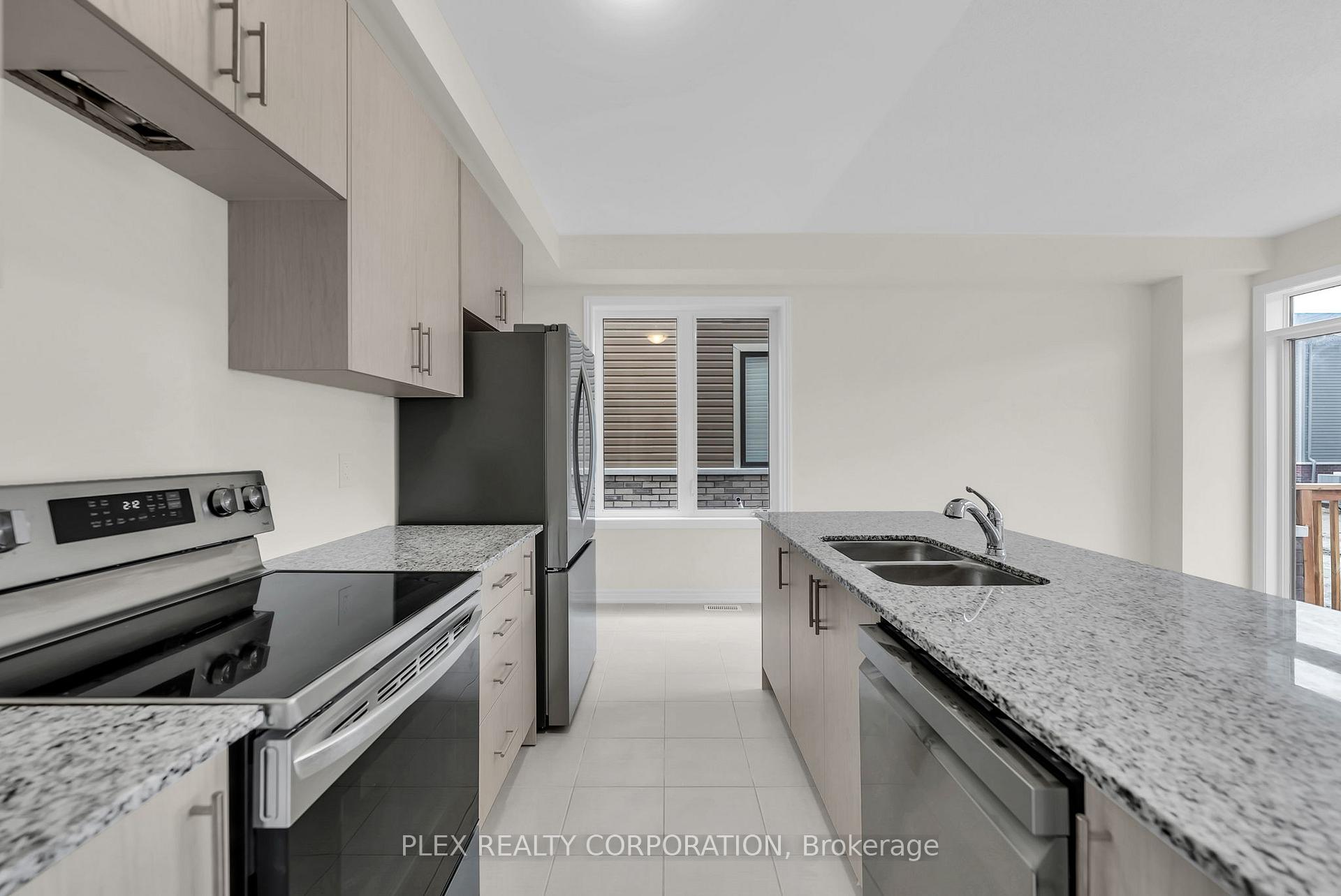 Photo 17 of 681 Ribstone Court, Oshawa, Pinecrest — HOMEH