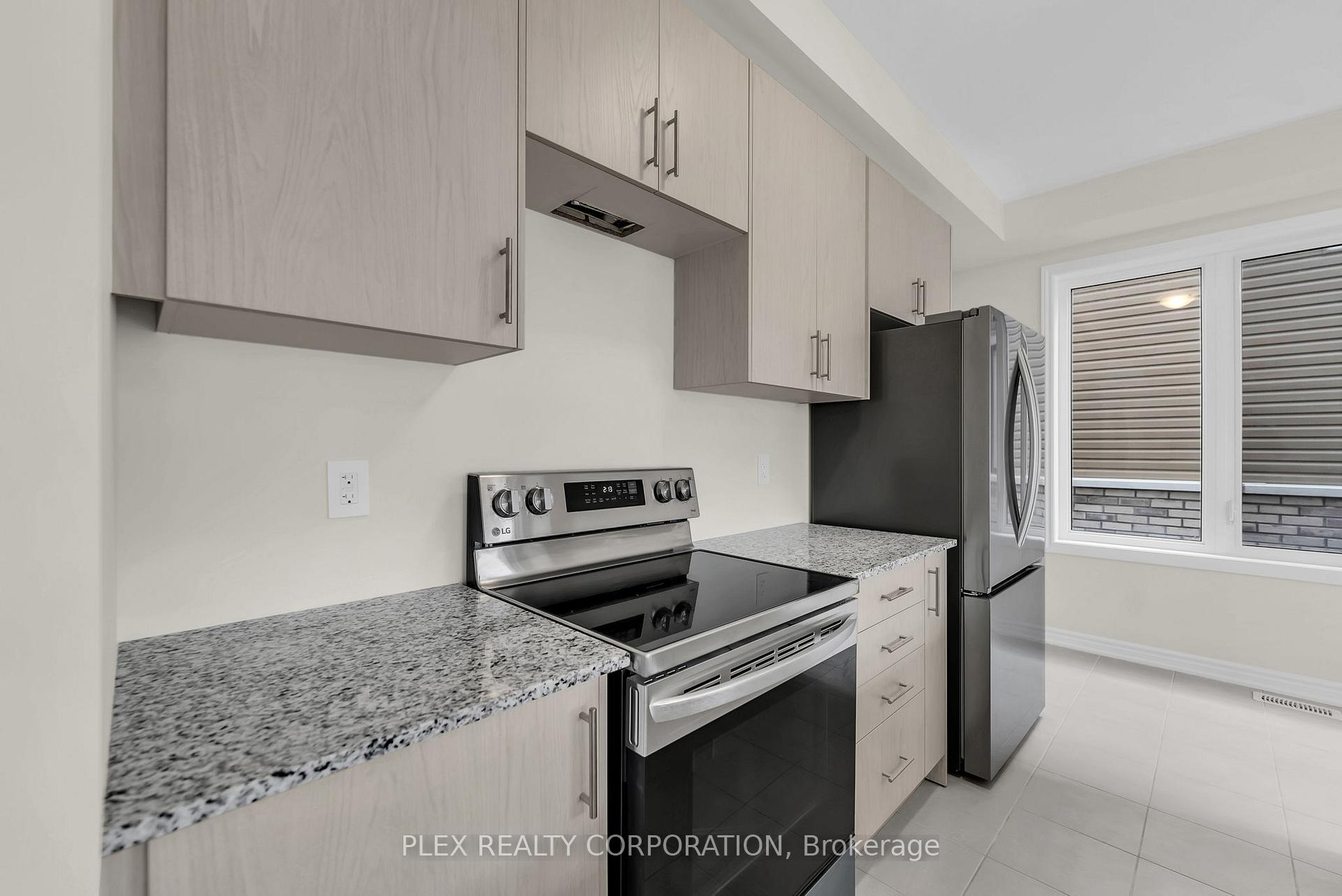 Photo 18 of 681 Ribstone Court, Oshawa, Pinecrest — HOMEH