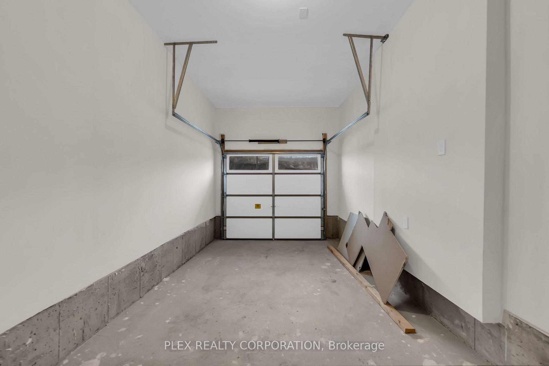 Photo 22 of 681 Ribstone Court, Oshawa, Pinecrest — HOMEH