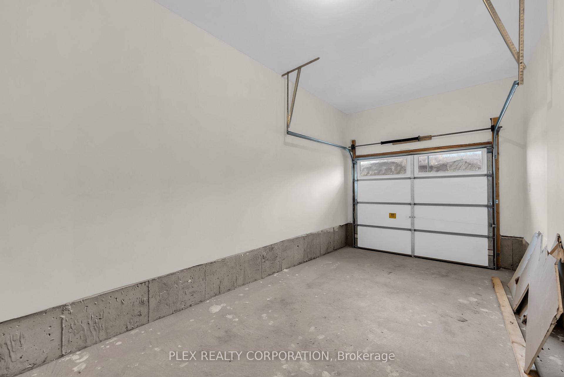 Photo 23 of 681 Ribstone Court, Oshawa, Pinecrest — HOMEH