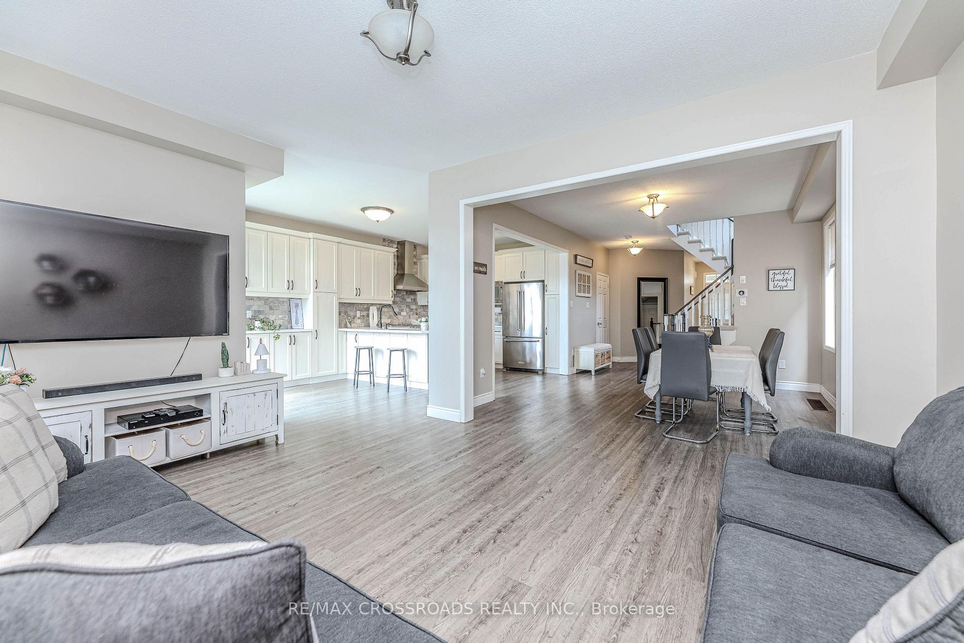 Photo 10 of 467 Rougewalk Drive, Pickering, Rouge Park — HOMEH