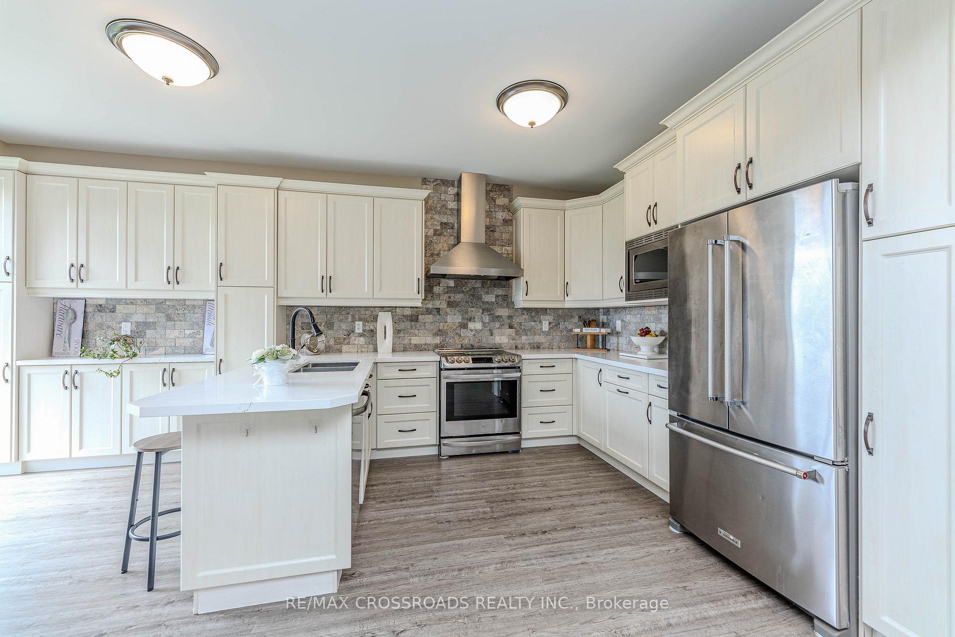 Photo 13 of 467 Rougewalk Drive, Pickering, Rouge Park — HOMEH