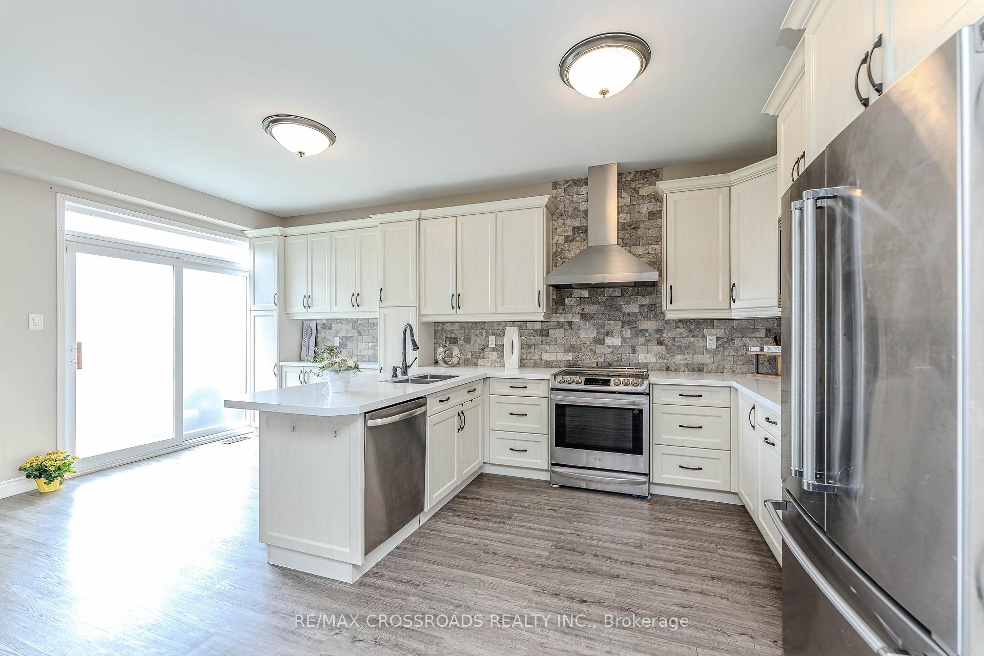 Photo 14 of 467 Rougewalk Drive, Pickering, Rouge Park — HOMEH