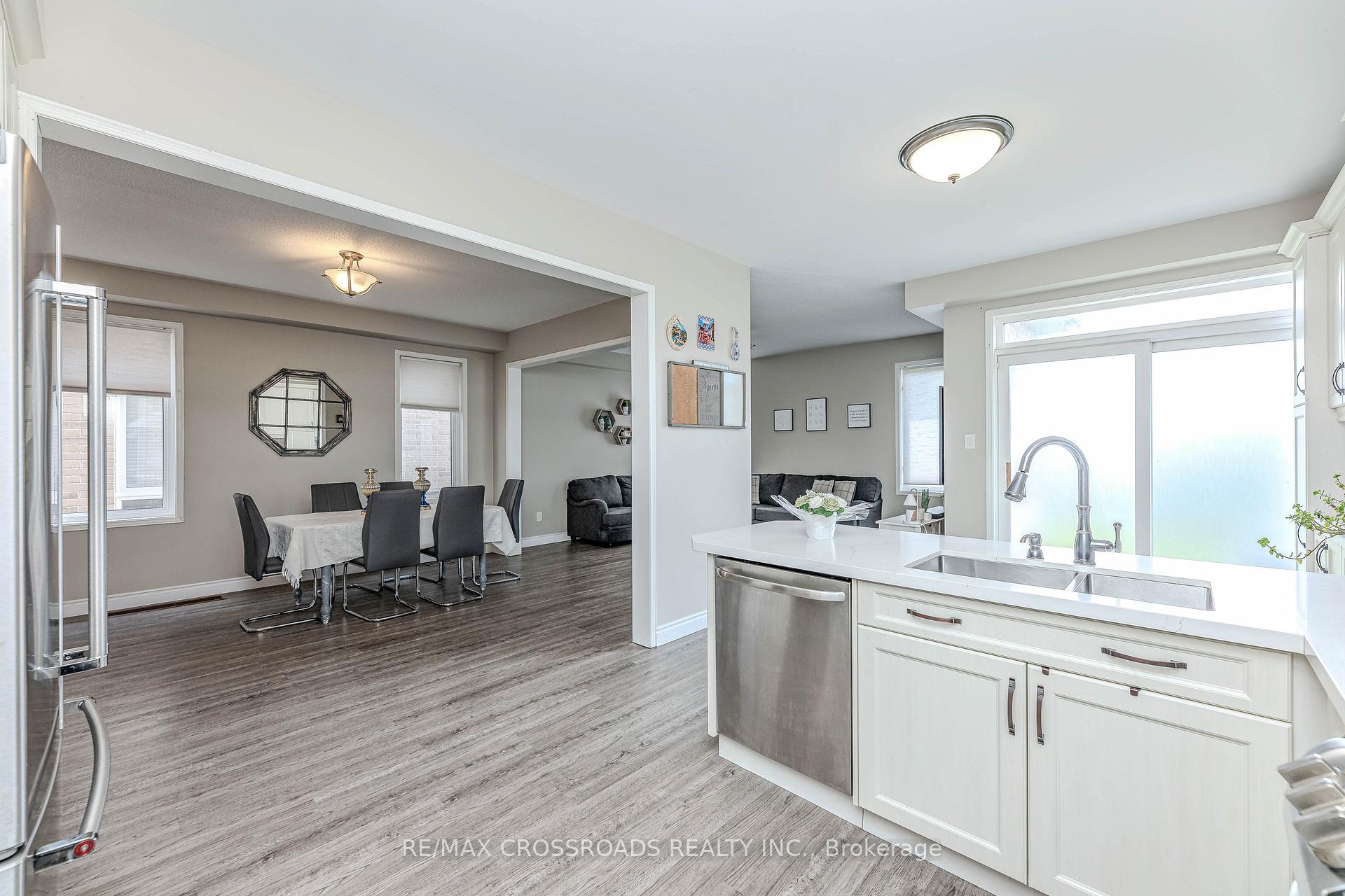 Photo 15 of 467 Rougewalk Drive, Pickering, Rouge Park — HOMEH
