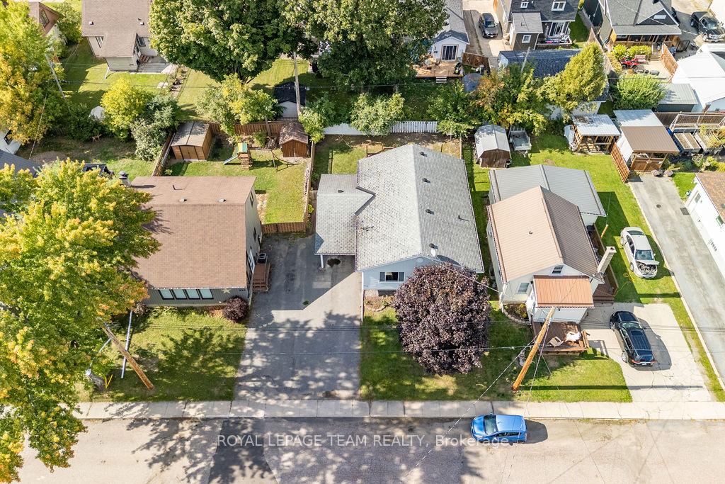 Photo 2 of 218 Cameron Avenue, Renfrew — HOMEH