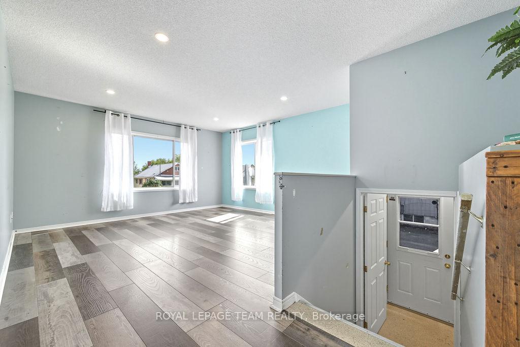 Photo 5 of 218 Cameron Avenue, Renfrew — HOMEH