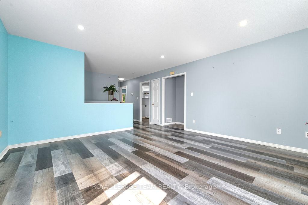 Photo 10 of 218 Cameron Avenue, Renfrew — HOMEH