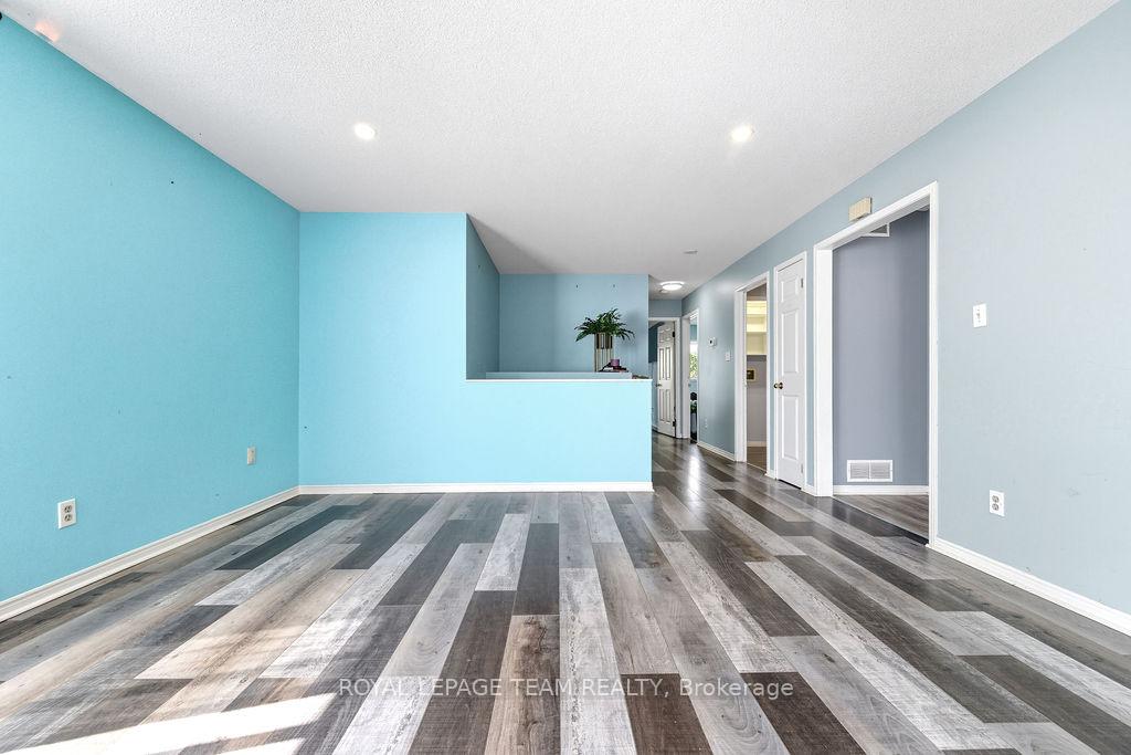 Photo 11 of 218 Cameron Avenue, Renfrew — HOMEH