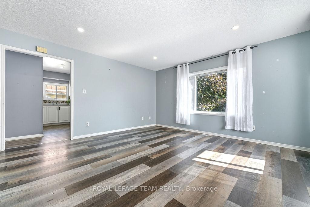 Photo 12 of 218 Cameron Avenue, Renfrew — HOMEH