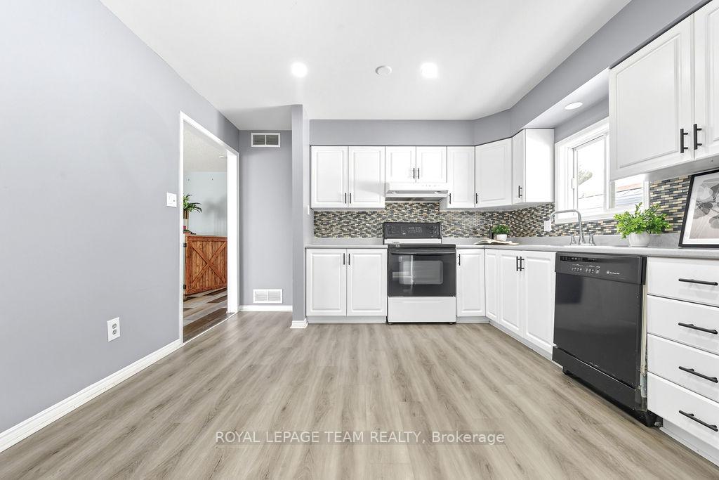 Photo 16 of 218 Cameron Avenue, Renfrew — HOMEH