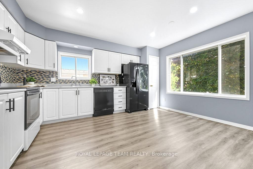 Photo 17 of 218 Cameron Avenue, Renfrew — HOMEH