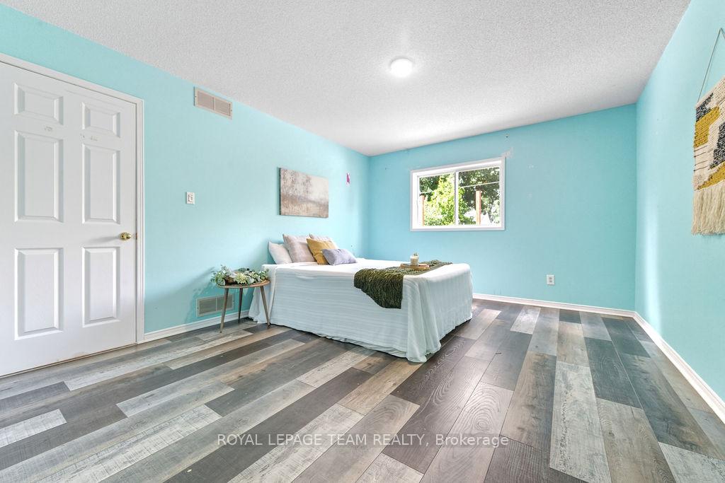 Photo 24 of 218 Cameron Avenue, Renfrew — HOMEH