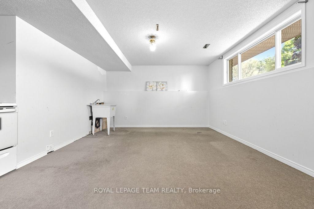 Photo 26 of 218 Cameron Avenue, Renfrew — HOMEH