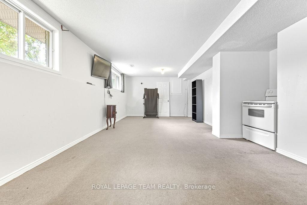 Photo 29 of 218 Cameron Avenue, Renfrew — HOMEH