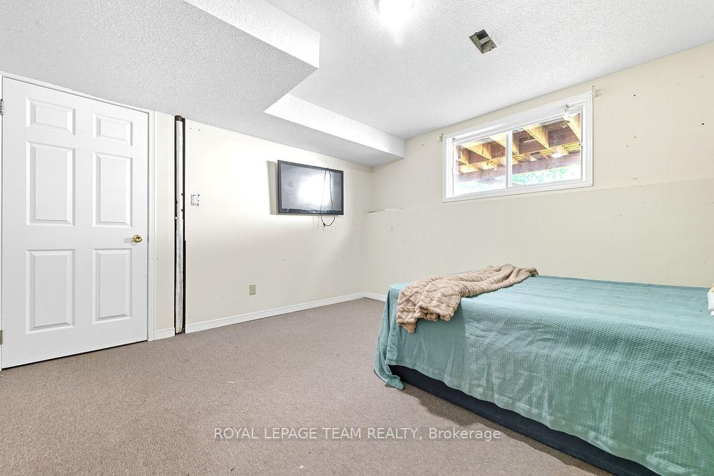 Photo 31 of 218 Cameron Avenue, Renfrew — HOMEH