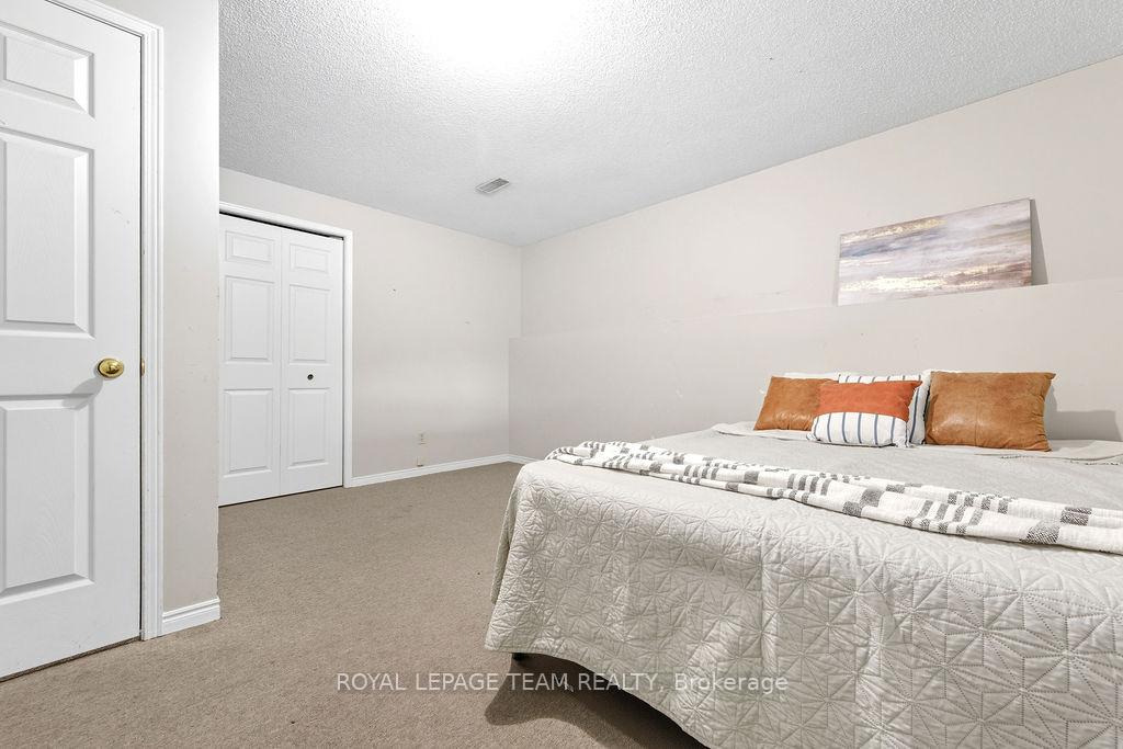 Photo 33 of 218 Cameron Avenue, Renfrew — HOMEH