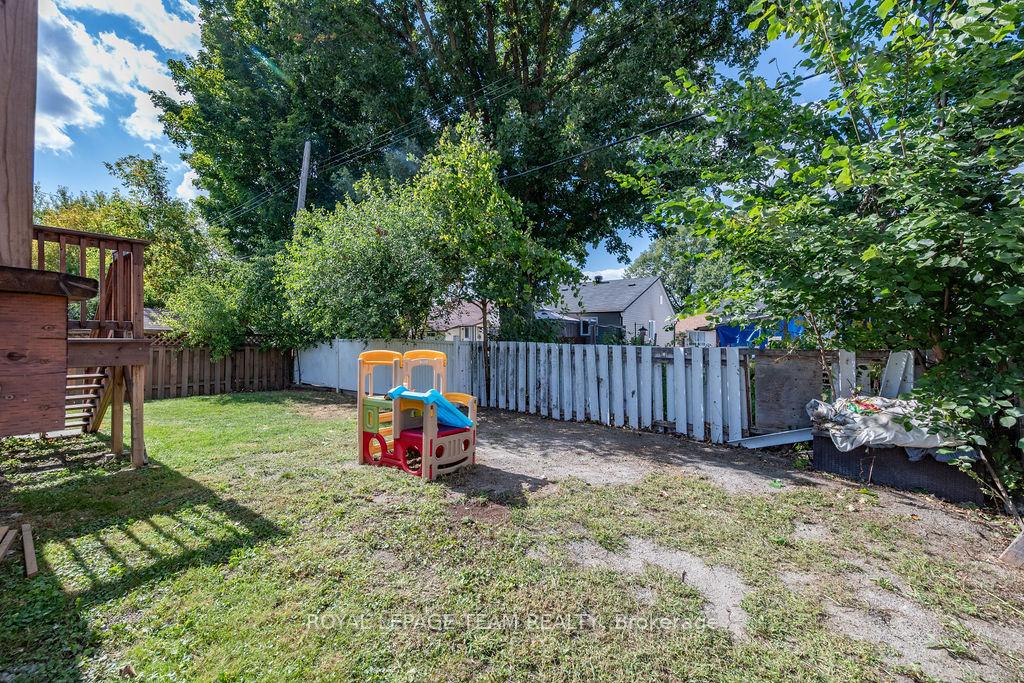 Photo 43 of 218 Cameron Avenue, Renfrew — HOMEH