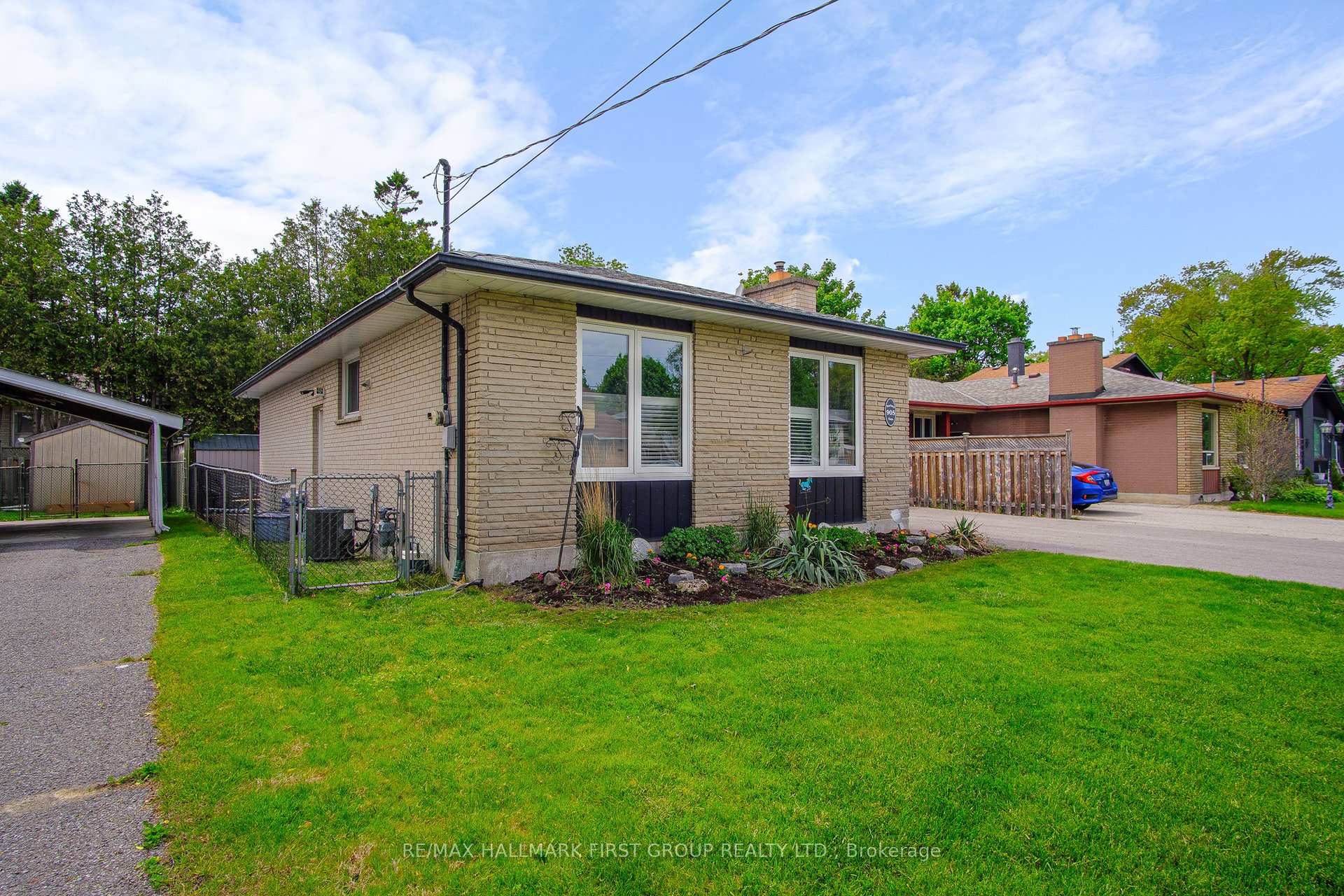 Photo 4 of 905 Marinet Crescent, Pickering, West Shore — HOMEH