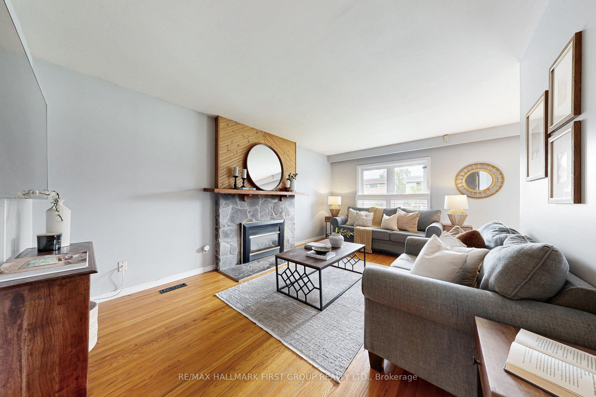 Photo 5 of 905 Marinet Crescent, Pickering, West Shore — HOMEH