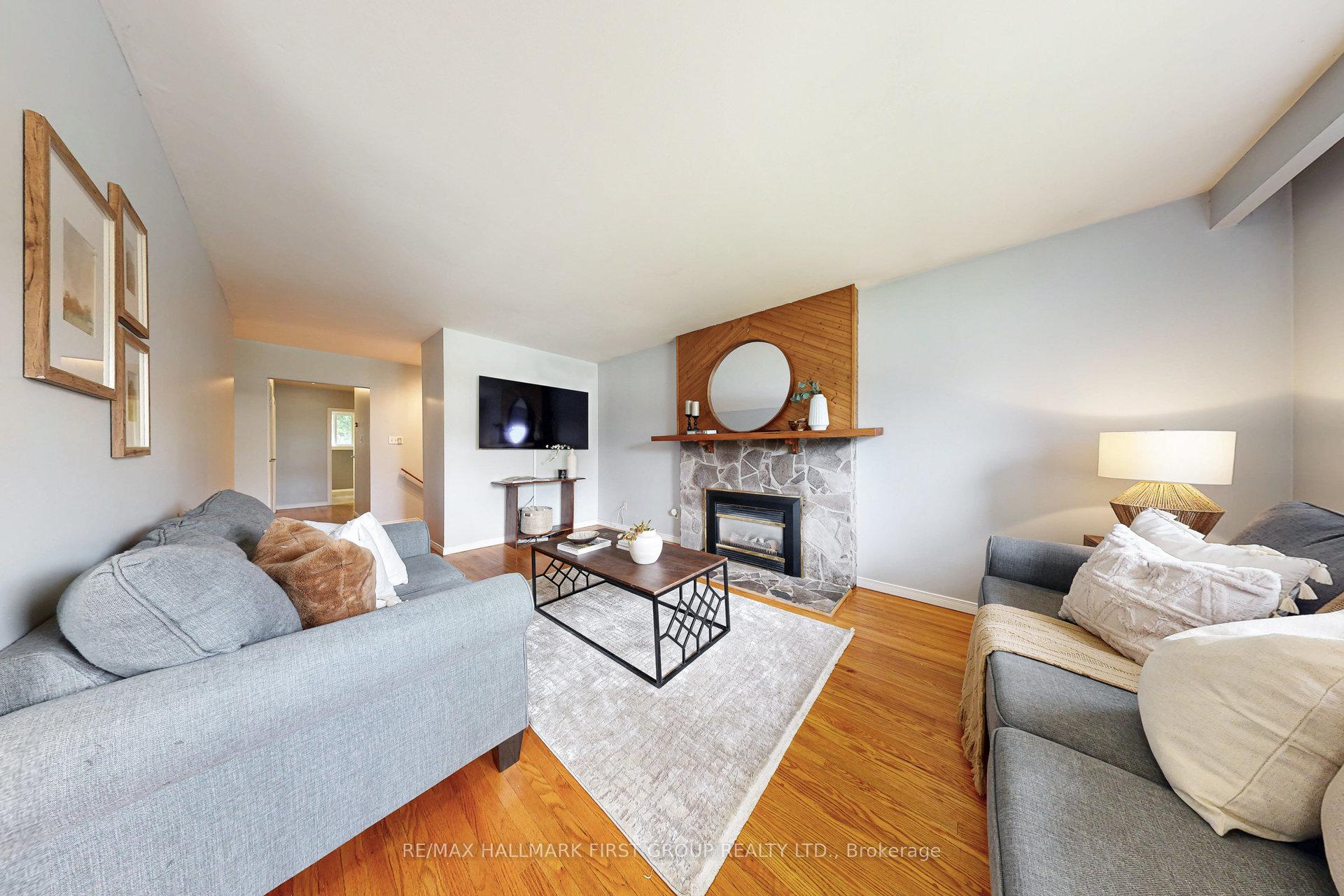 Photo 8 of 905 Marinet Crescent, Pickering, West Shore — HOMEH