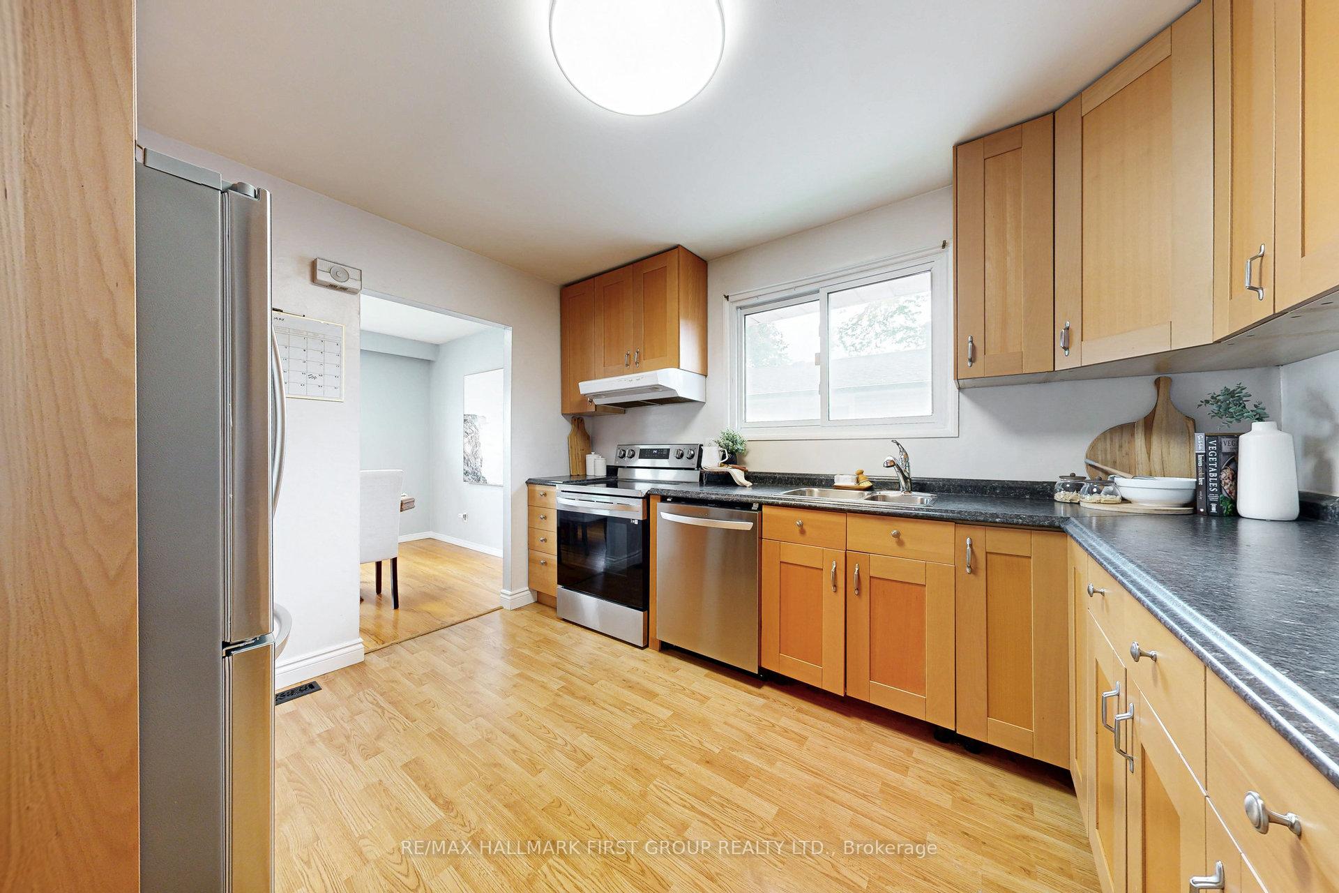 Photo 12 of 905 Marinet Crescent, Pickering, West Shore — HOMEH