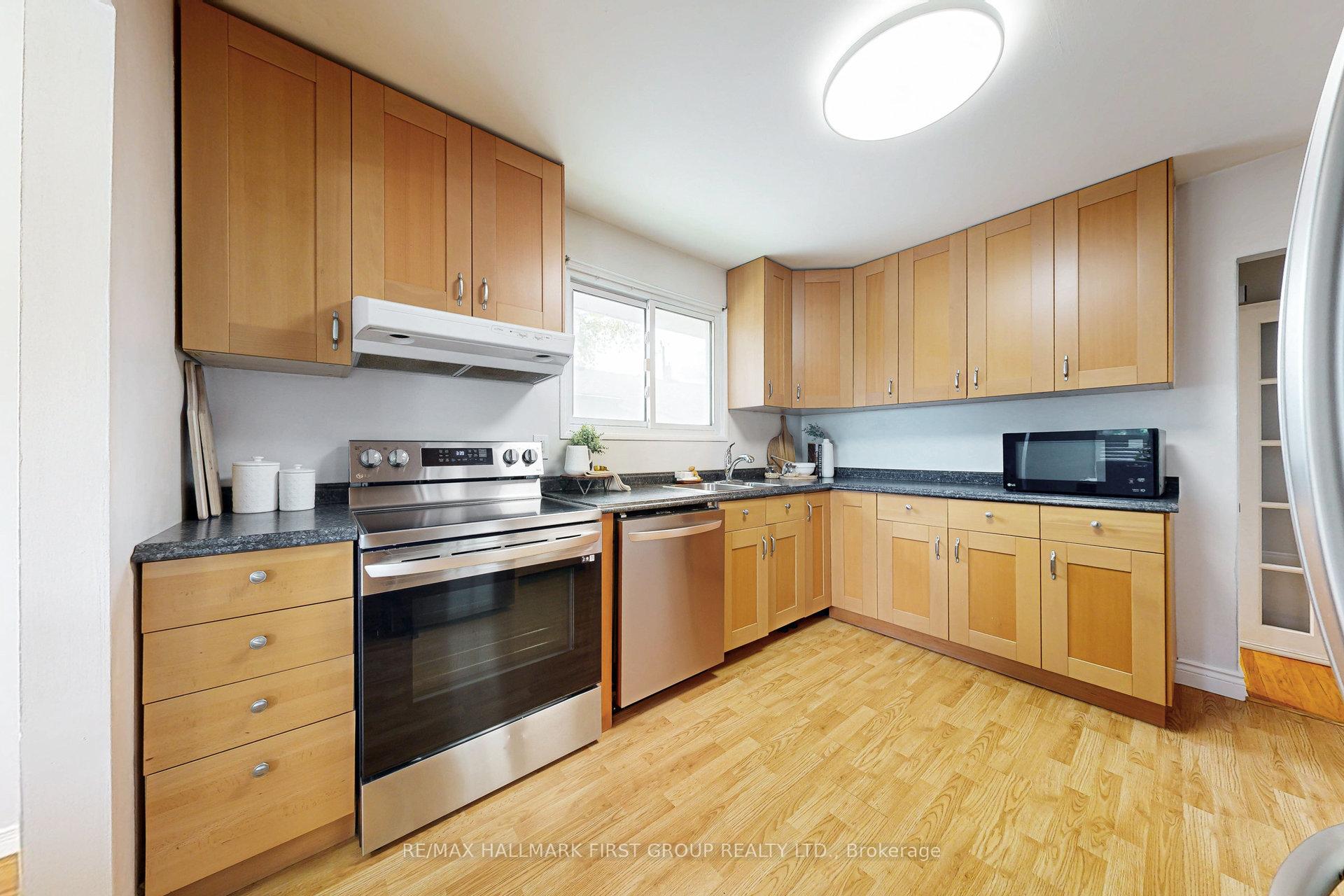 Photo 14 of 905 Marinet Crescent, Pickering, West Shore — HOMEH