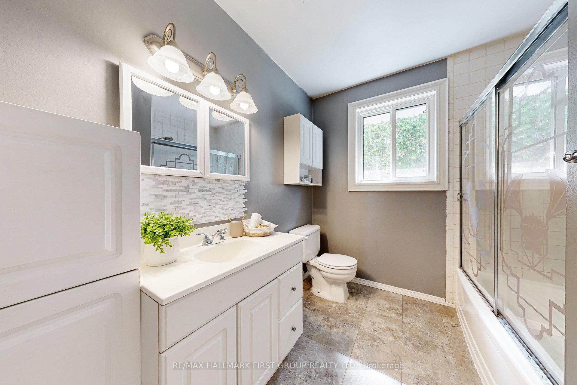 Photo 23 of 905 Marinet Crescent, Pickering, West Shore — HOMEH
