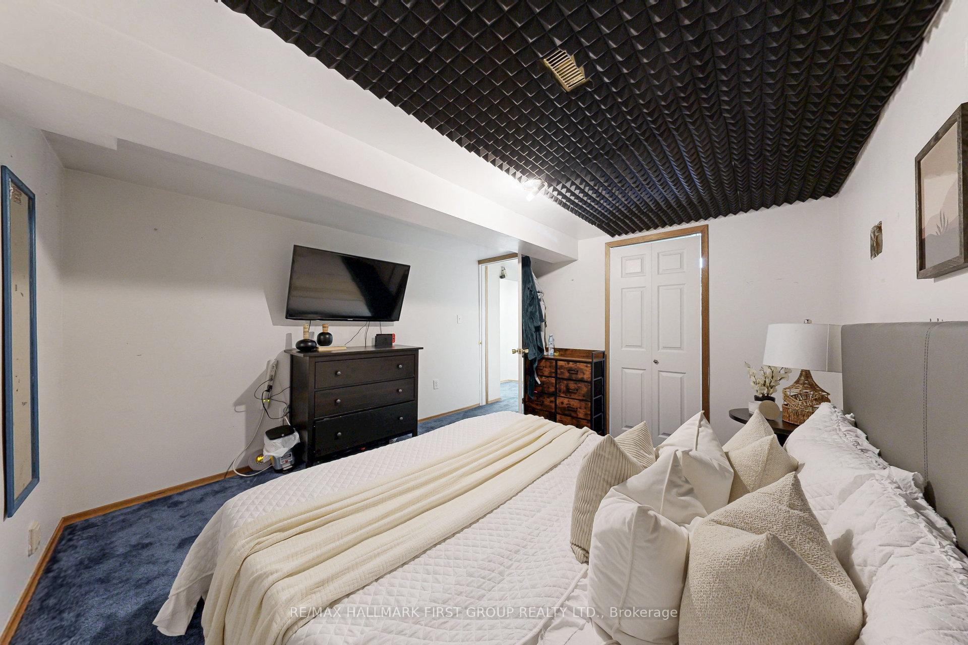 Photo 39 of 905 Marinet Crescent, Pickering, West Shore — HOMEH