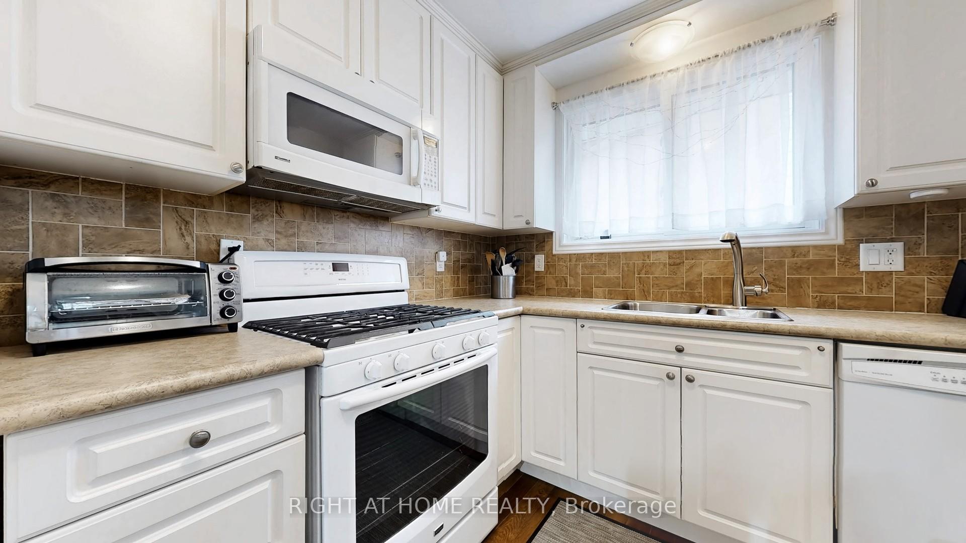 Photo 11 of 766 Kenora Avenue, Oshawa, Lakeview — HOMEH