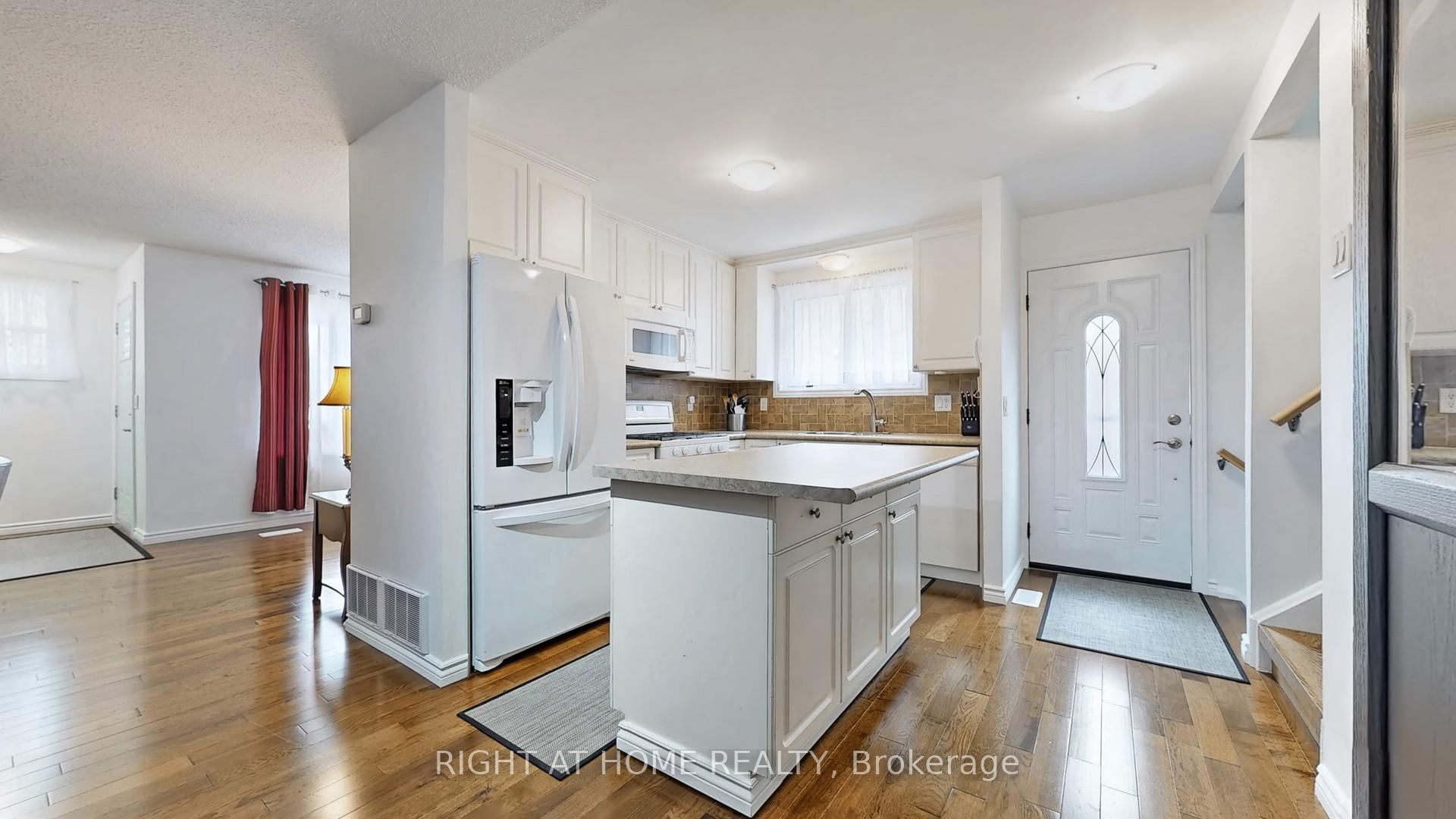 Photo 12 of 766 Kenora Avenue, Oshawa, Lakeview — HOMEH