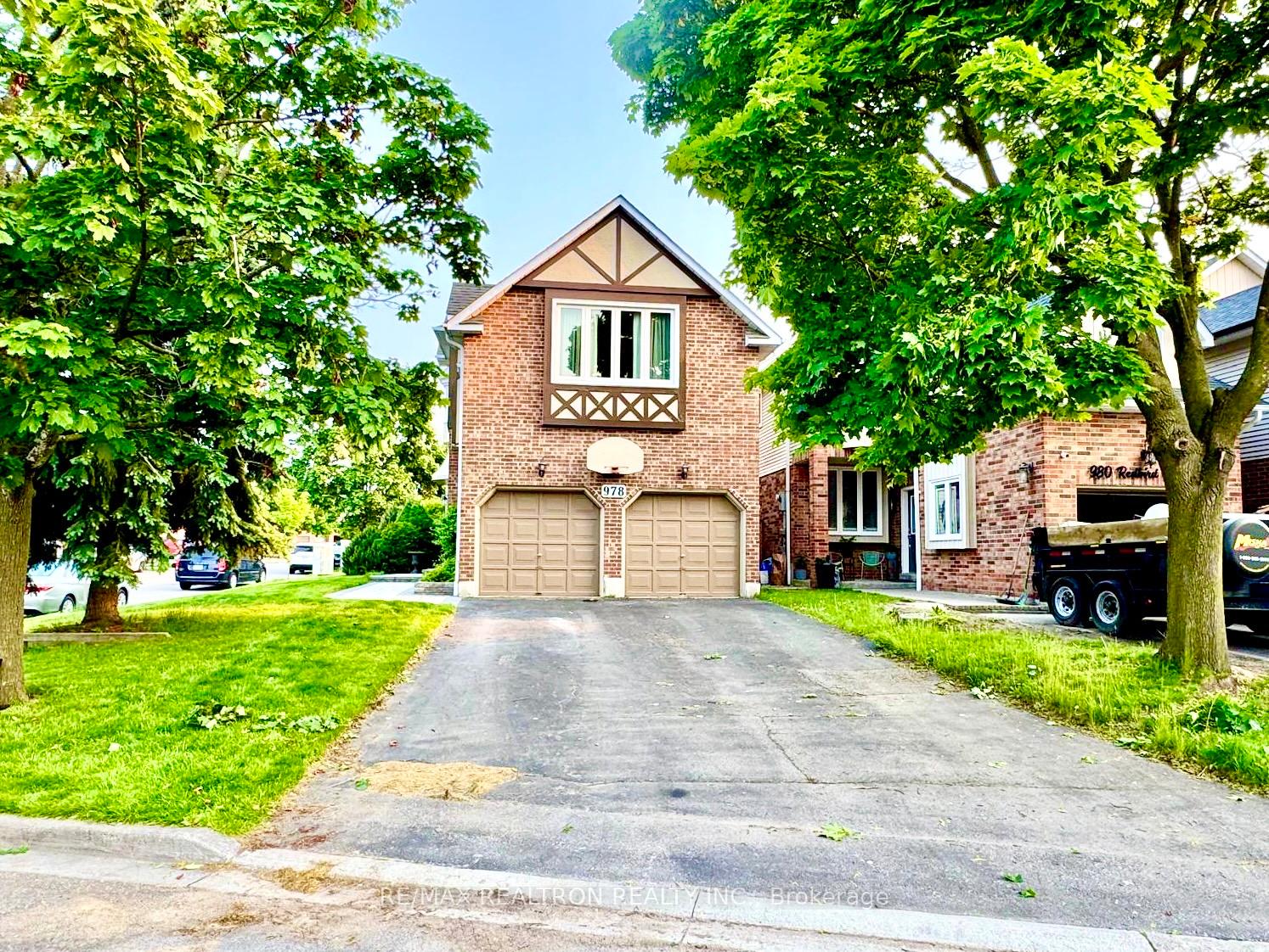 Photo 2 of 978 Redbird Crescent, Pickering, Liverpool — HOMEH